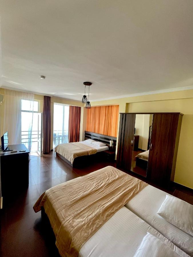 Hotel Lazuri In Kvariati Ngoại thất bức ảnh