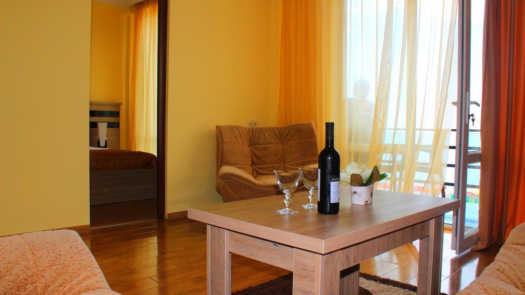 Hotel Lazuri In Kvariati Ngoại thất bức ảnh