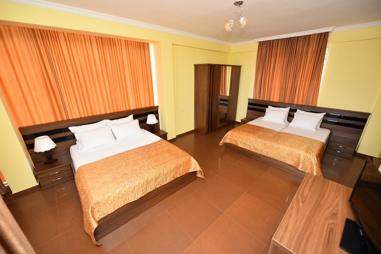 Hotel Lazuri In Kvariati Ngoại thất bức ảnh