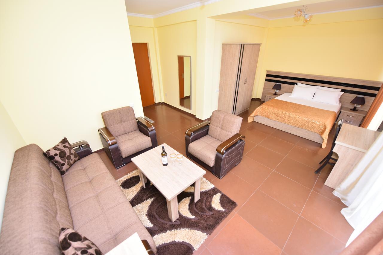 Hotel Lazuri In Kvariati Ngoại thất bức ảnh