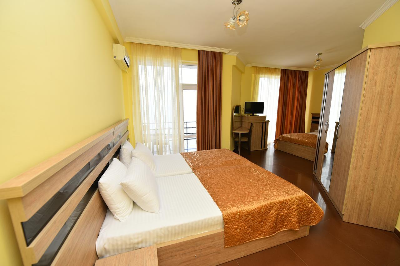 Hotel Lazuri In Kvariati Ngoại thất bức ảnh