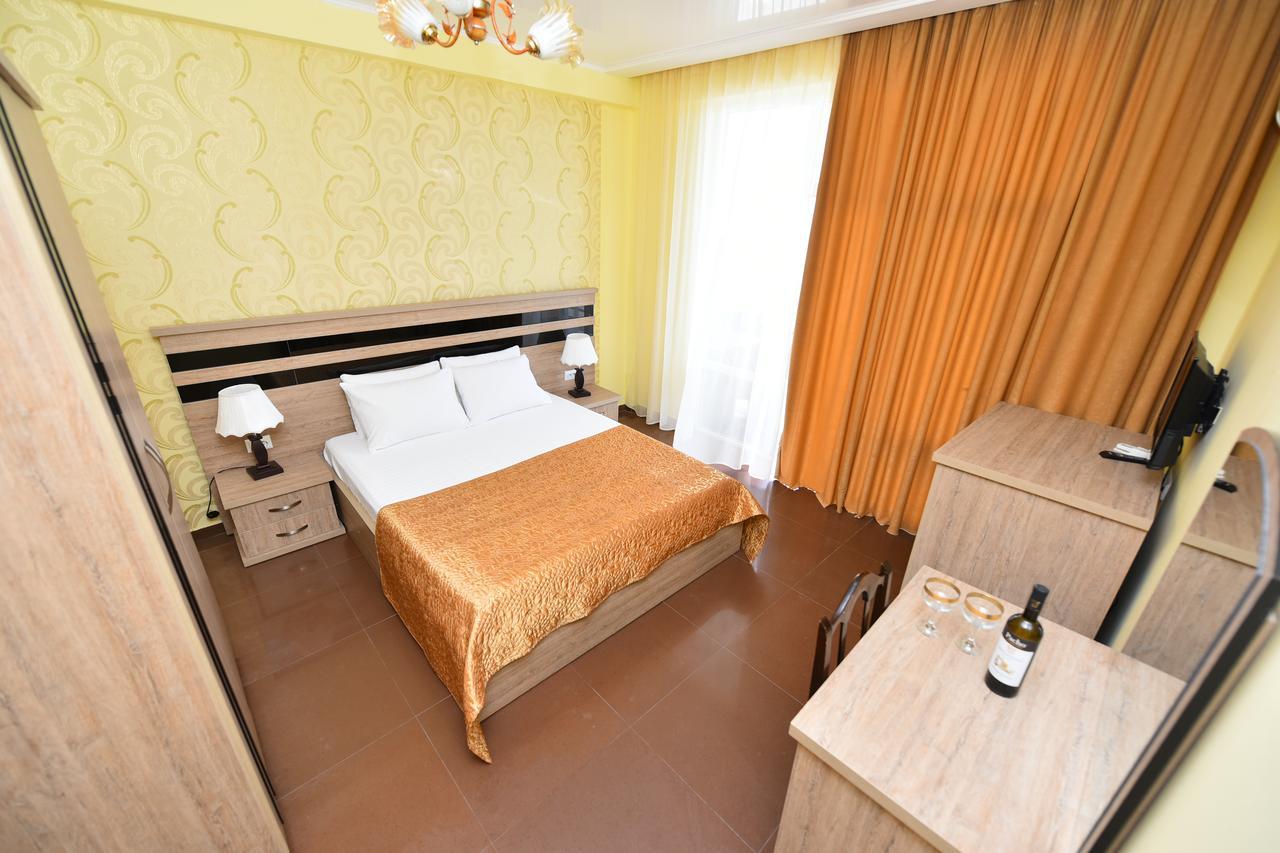 Hotel Lazuri In Kvariati Ngoại thất bức ảnh