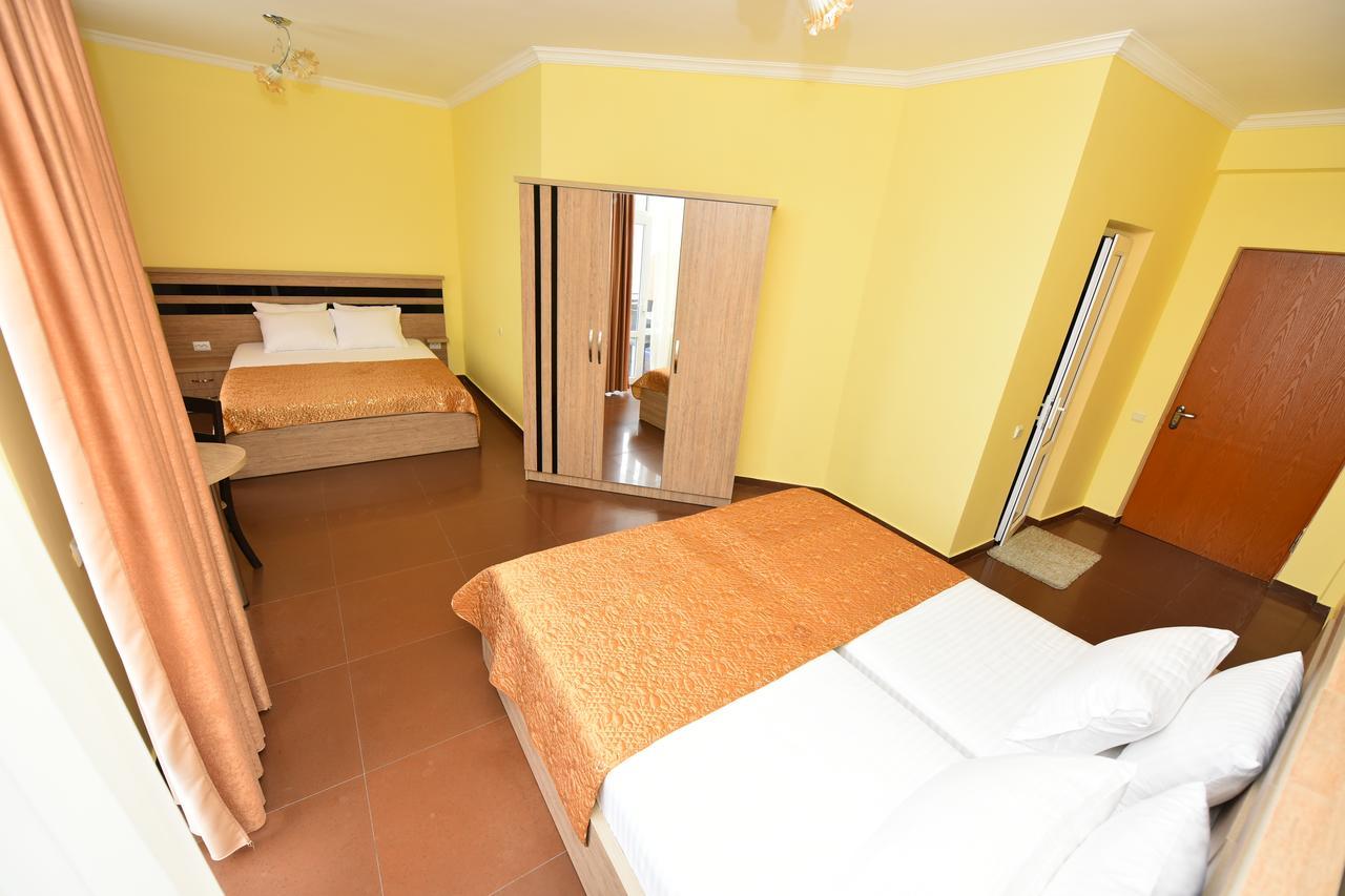 Hotel Lazuri In Kvariati Ngoại thất bức ảnh